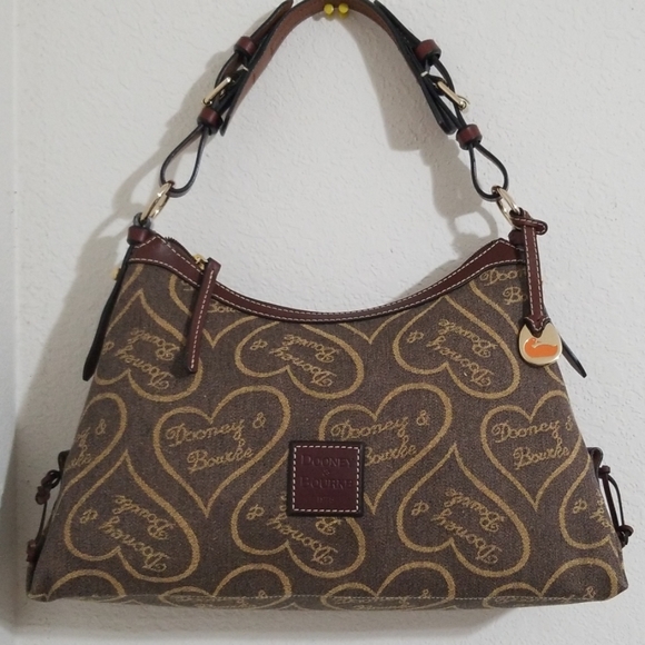 Dooney & Bourke Handbags - 🆕️ Dooney & Bourke Signature Heart purse